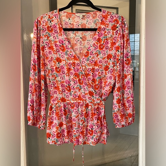 Lucky Brand 🍀 2 piece floral wrap blouse and wrap skirt - Picture 3 of 15